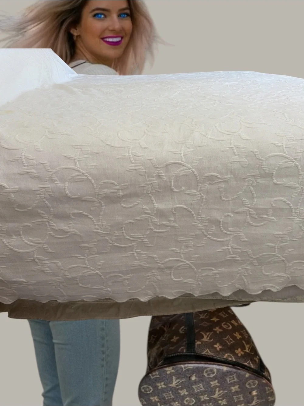 Cream Scallop-Hem Cotton Textured Bedspread